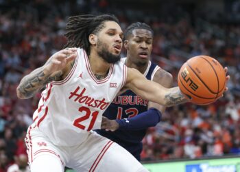 Nov 9, 2024; Houston, Texas, USA; Houston Cougars guard Emanuel Sharp (21) grabs a pass as Auburn Tigers guard Miles Kelly (13) defends during the first half at Toyota Center. Mandatory Credit: Troy Taormina-Imagn Images