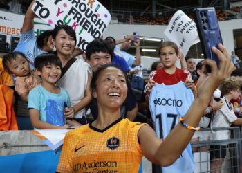 Sep 21, 2024; Houston, Texas, USA; Houston Dash midfielder Yuki Nagasato (14) greets fans after the match against Seattle Reign FC at Shell Energy Stadium. Mandatory Credit: Troy Taormina-Imagn Images