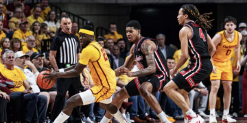 University of Houston Men’s Basketball Drops close game at Iowa State