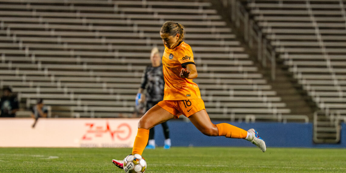 Houston Dash Sign Defender Cate Hardin