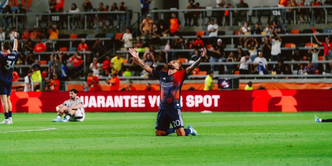 Houston Dynamo FC beat conference-leading Vancouver Whitecaps FC with stoppage-time winner