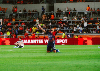 Houston Dynamo FC beat conference-leading Vancouver Whitecaps FC with stoppage-time winner