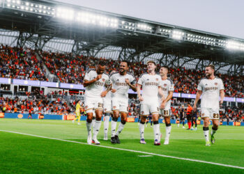Houston Dynamo FC earn their fourth consecutive shutout victory, defeating the LA Galaxy 1-0 on 2006 Championship Celebration Night
